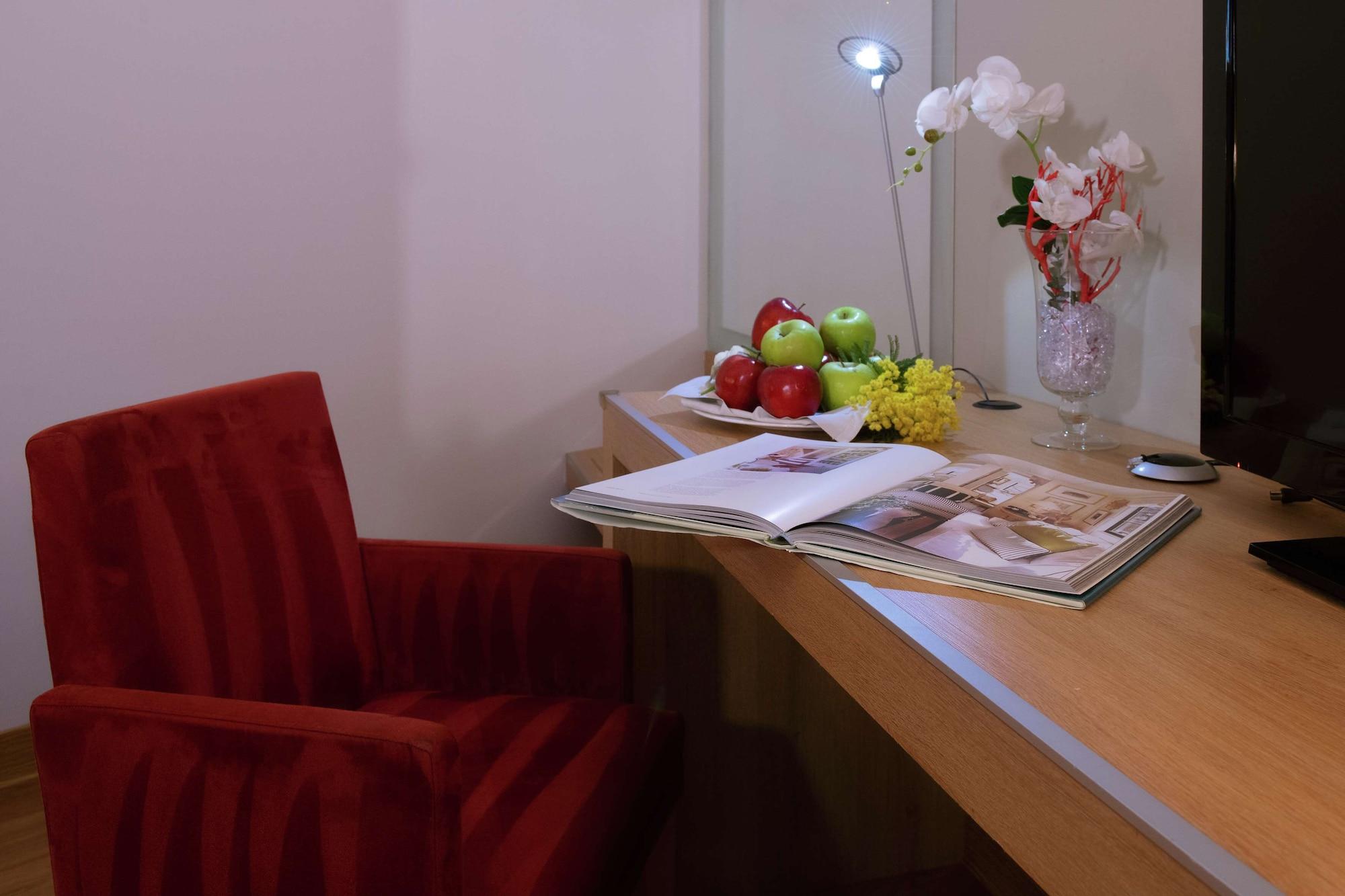 Dolce By Wyndham Milan Malpensa Hotel Сома Ломбардо Екстериор снимка