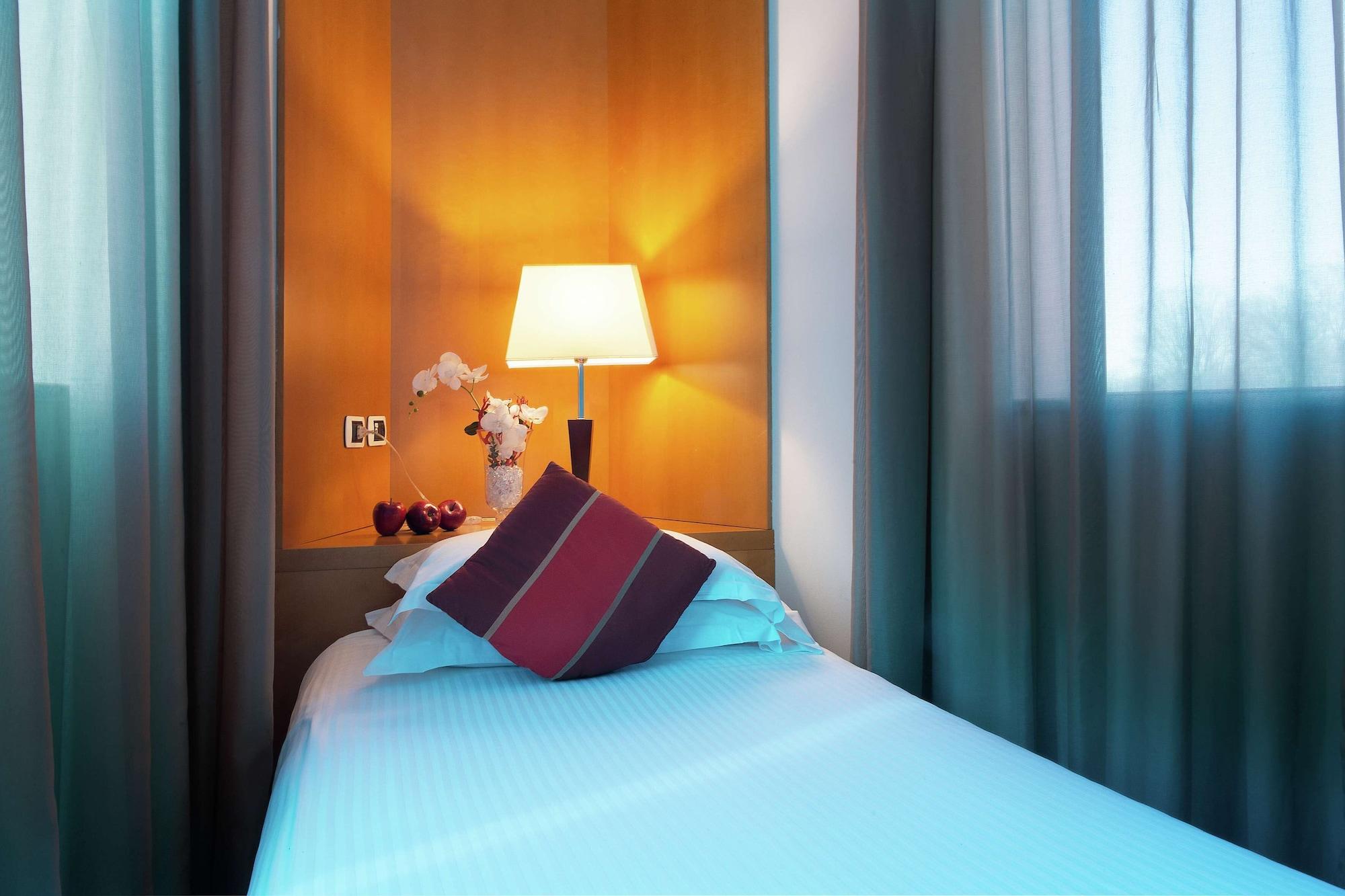 Dolce By Wyndham Milan Malpensa Hotel Сома Ломбардо Екстериор снимка