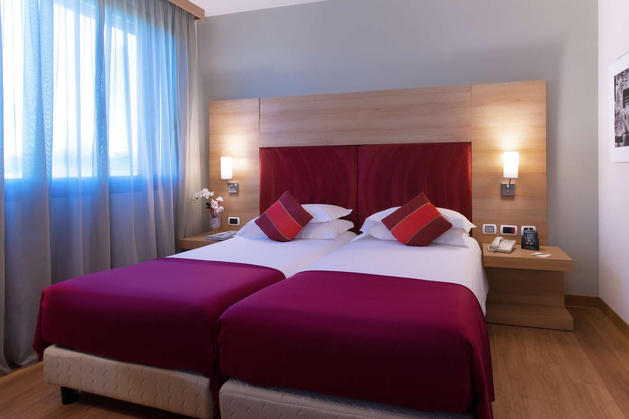 Dolce By Wyndham Milan Malpensa Hotel Сома Ломбардо Екстериор снимка