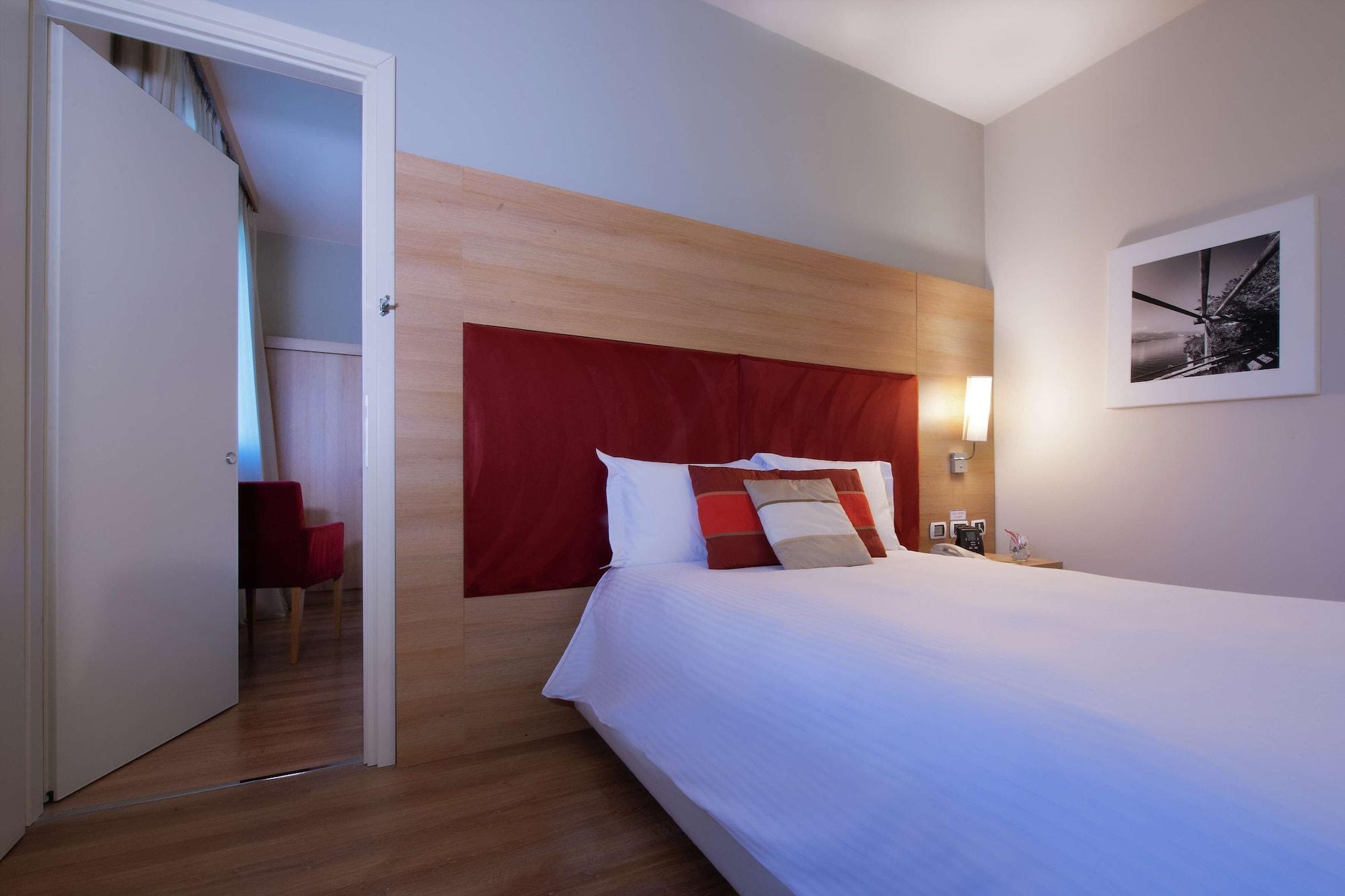Dolce By Wyndham Milan Malpensa Hotel Сома Ломбардо Екстериор снимка