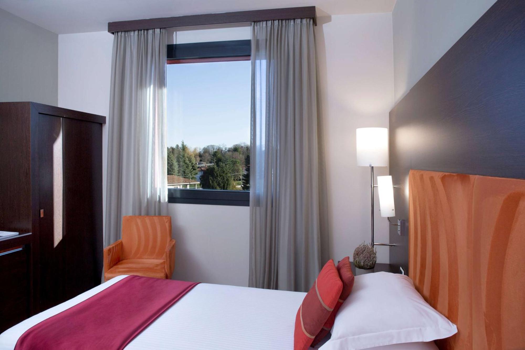 Dolce By Wyndham Milan Malpensa Hotel Сома Ломбардо Екстериор снимка