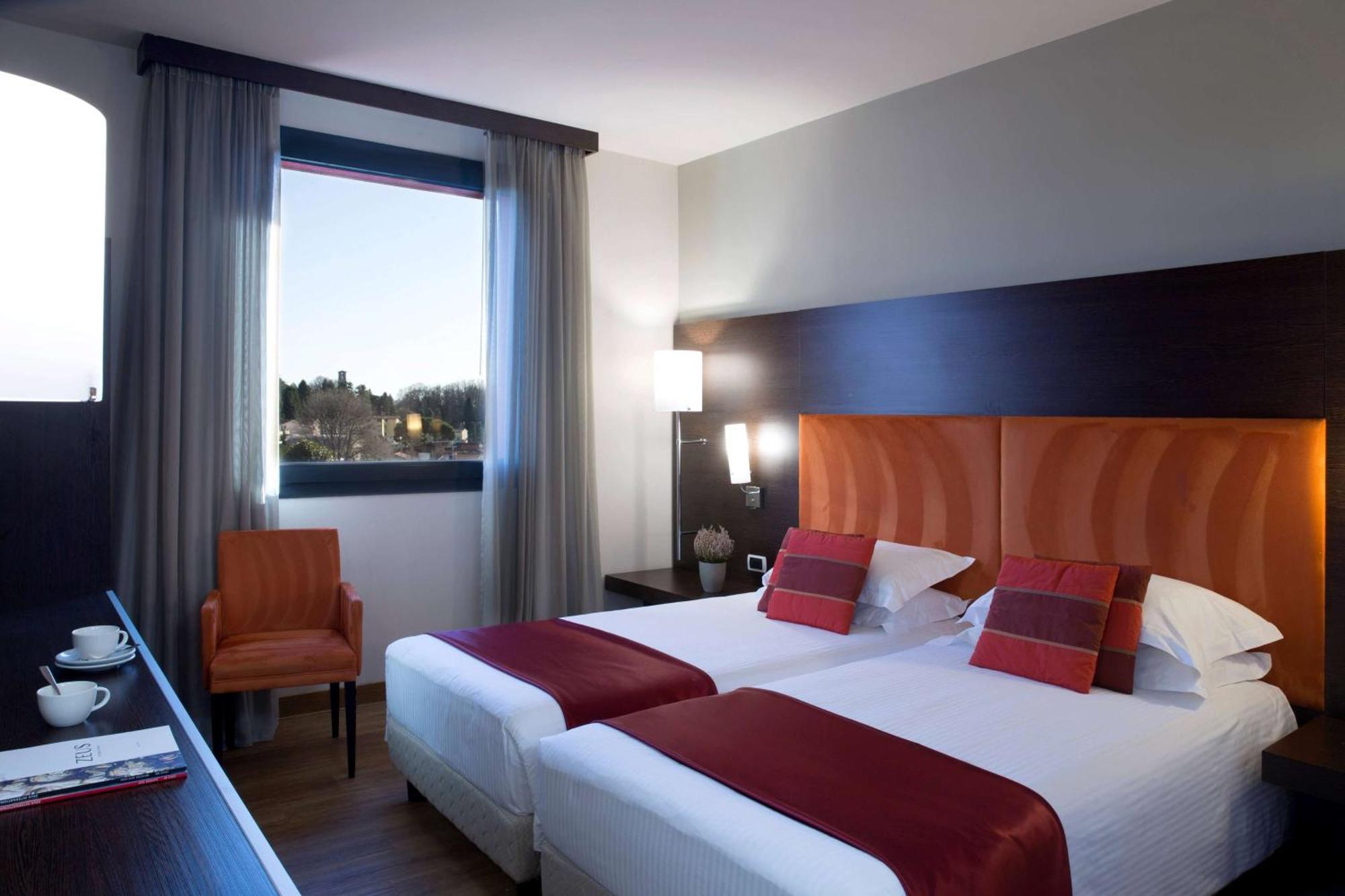 Dolce By Wyndham Milan Malpensa Hotel Сома Ломбардо Екстериор снимка
