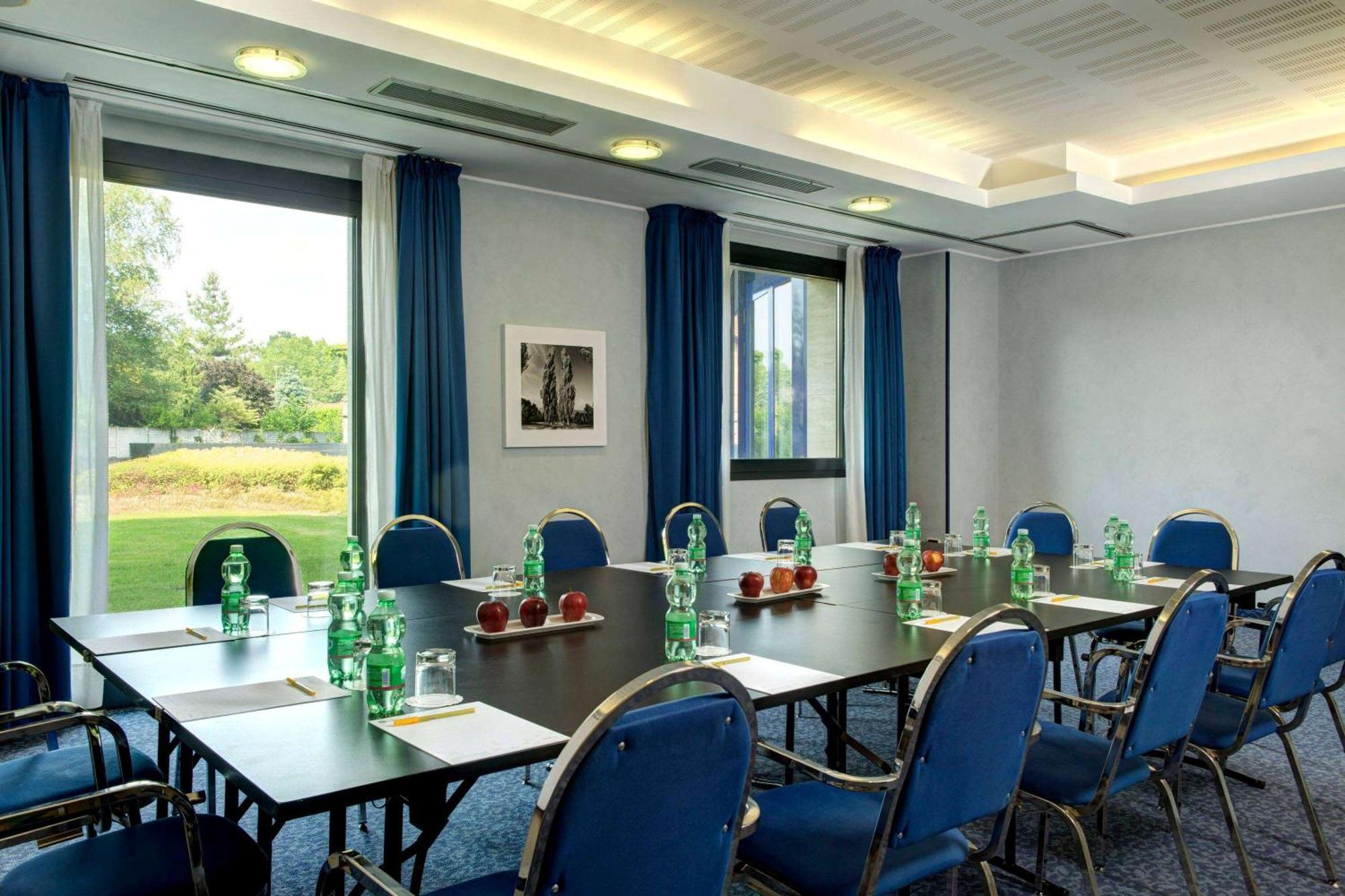 Dolce By Wyndham Milan Malpensa Hotel Сома Ломбардо Екстериор снимка
