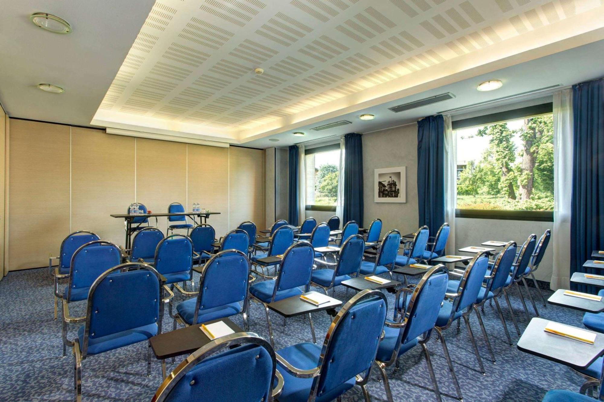 Dolce By Wyndham Milan Malpensa Hotel Сома Ломбардо Екстериор снимка