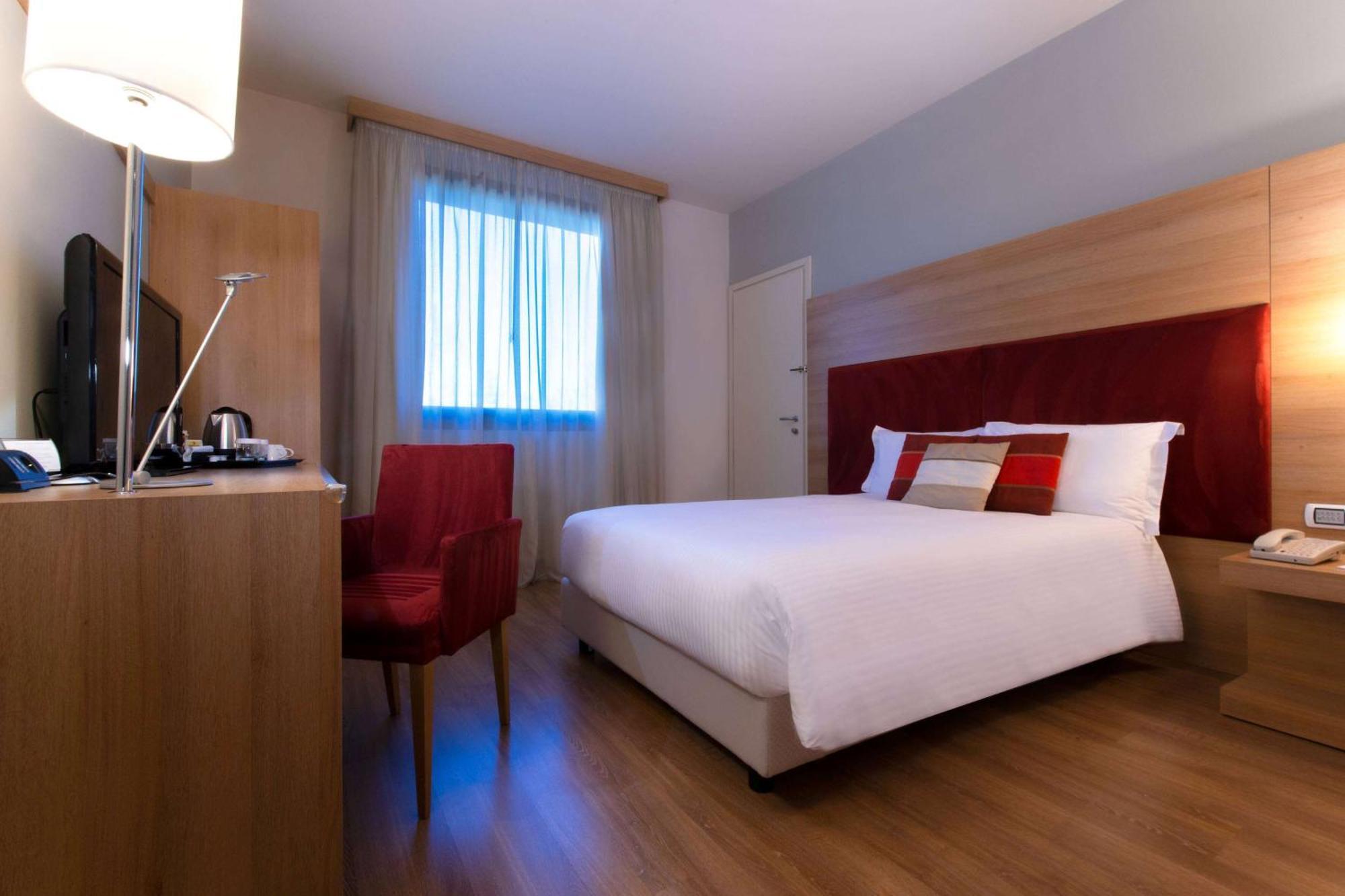 Dolce By Wyndham Milan Malpensa Hotel Сома Ломбардо Екстериор снимка