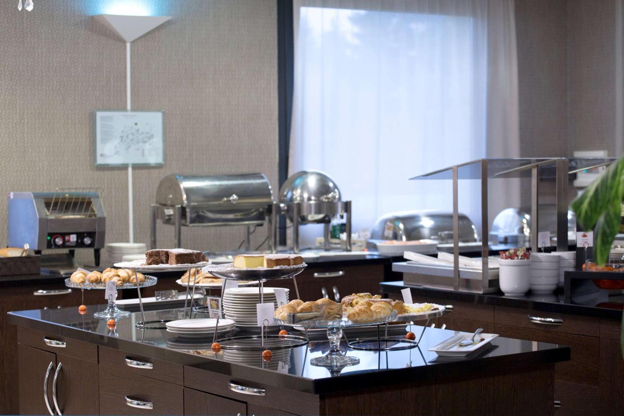 Dolce By Wyndham Milan Malpensa Hotel Сома Ломбардо Екстериор снимка