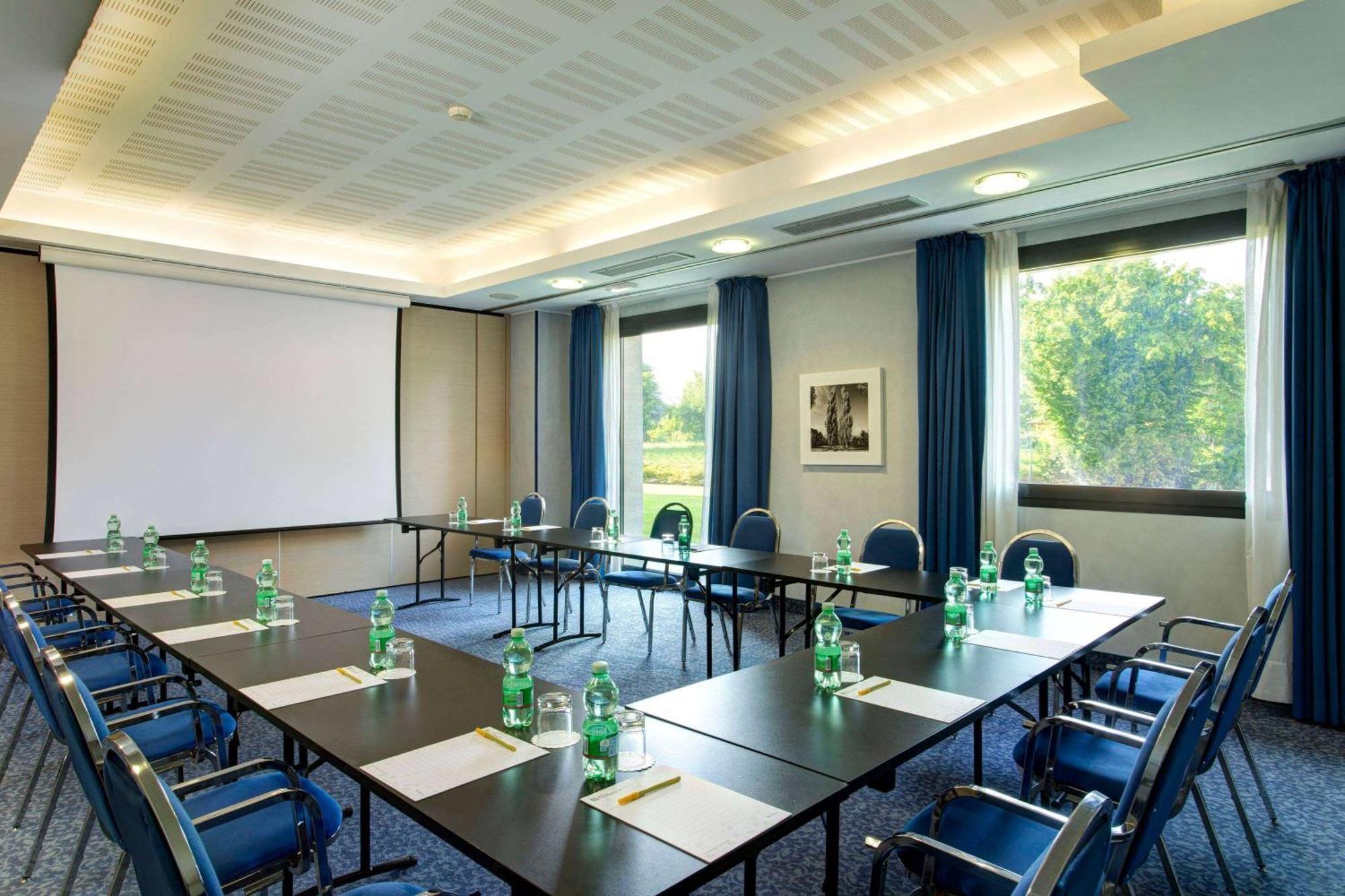 Dolce By Wyndham Milan Malpensa Hotel Сома Ломбардо Екстериор снимка