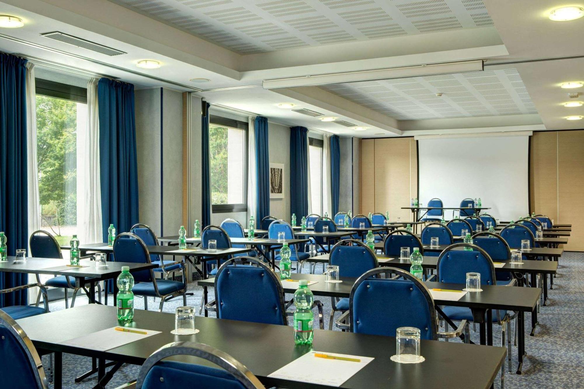 Dolce By Wyndham Milan Malpensa Hotel Сома Ломбардо Екстериор снимка