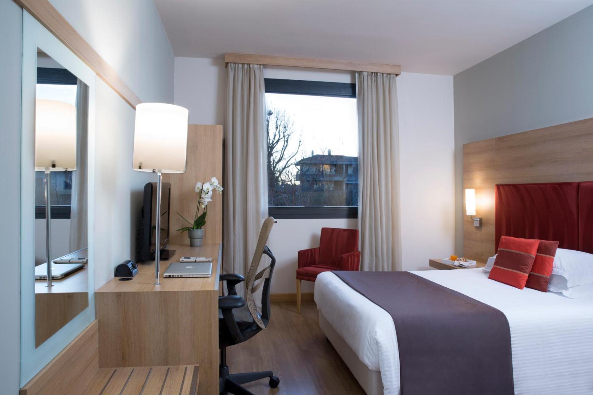 Dolce By Wyndham Milan Malpensa Hotel Сома Ломбардо Екстериор снимка