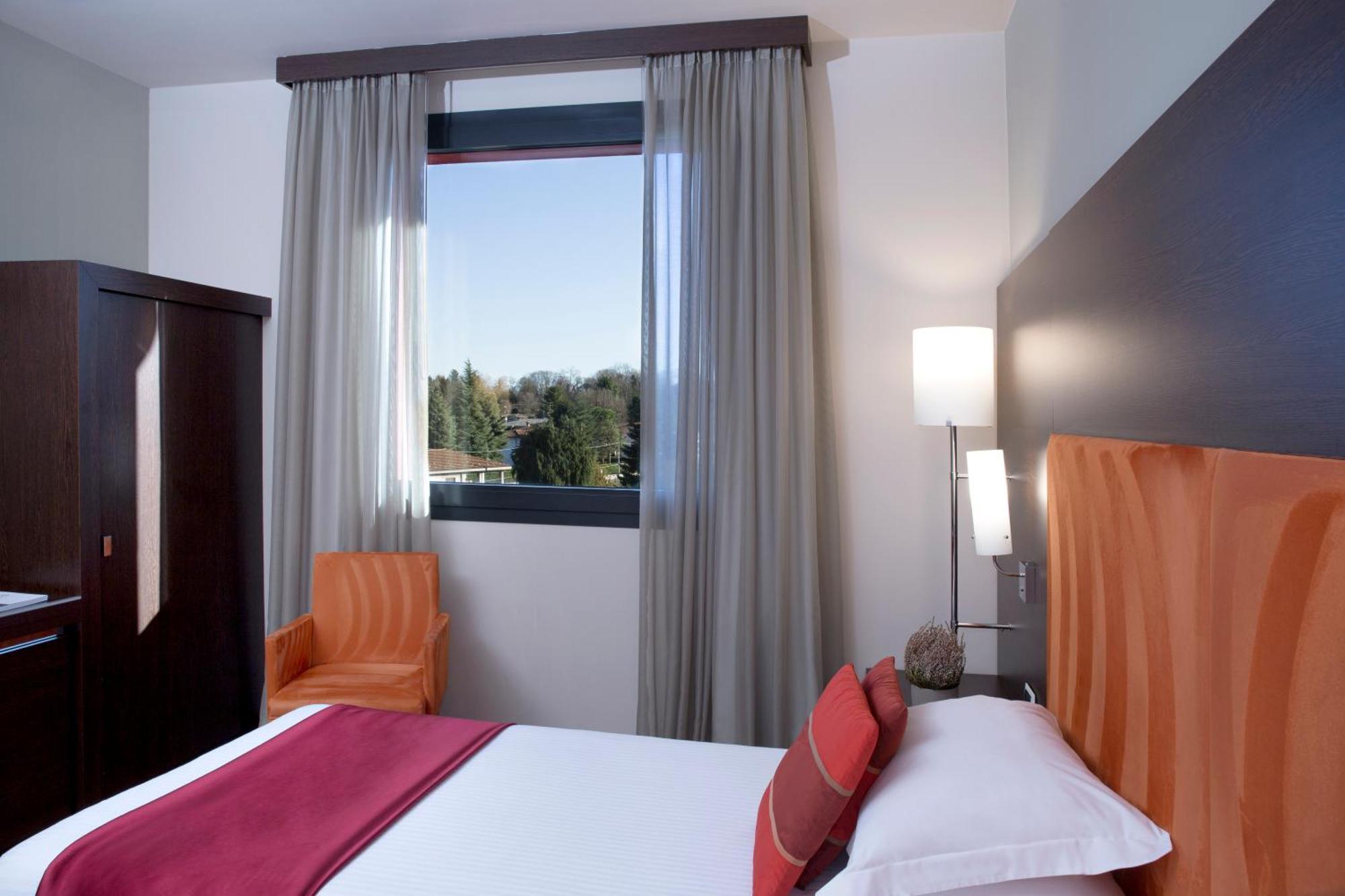 Dolce By Wyndham Milan Malpensa Hotel Сома Ломбардо Екстериор снимка