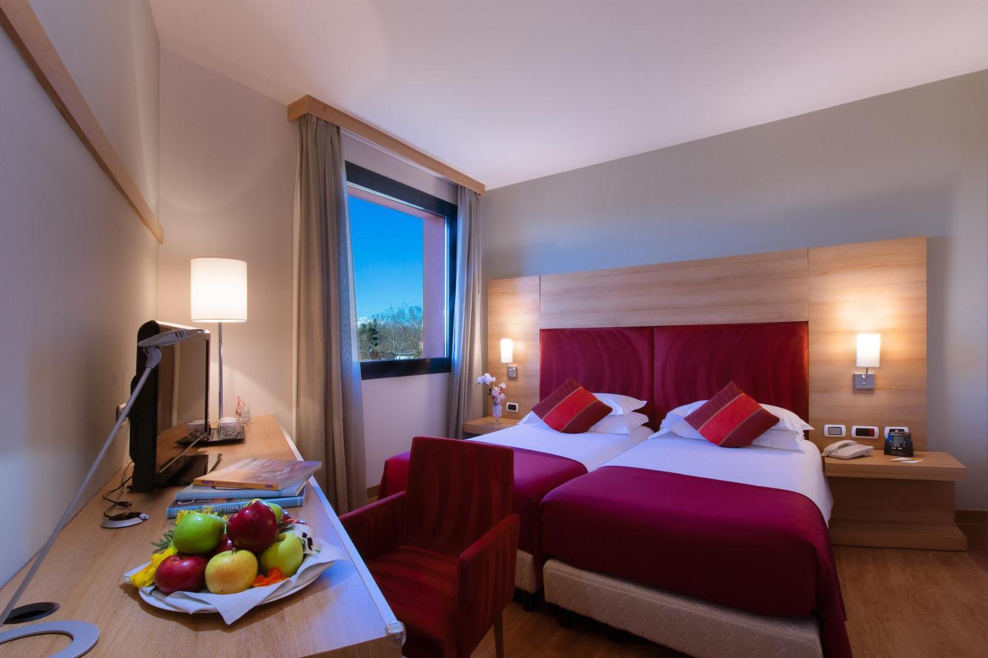 Dolce By Wyndham Milan Malpensa Hotel Сома Ломбардо Екстериор снимка