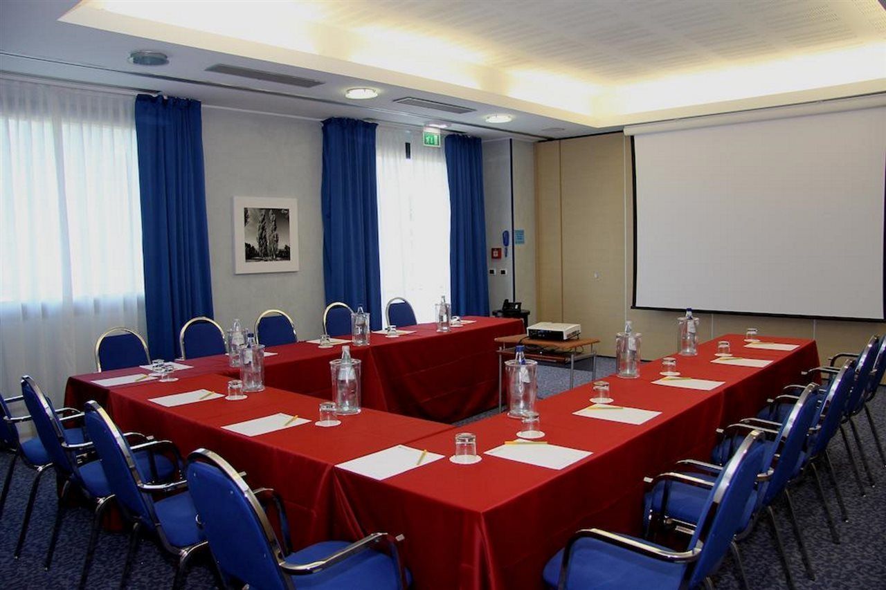 Dolce By Wyndham Milan Malpensa Hotel Сома Ломбардо Екстериор снимка