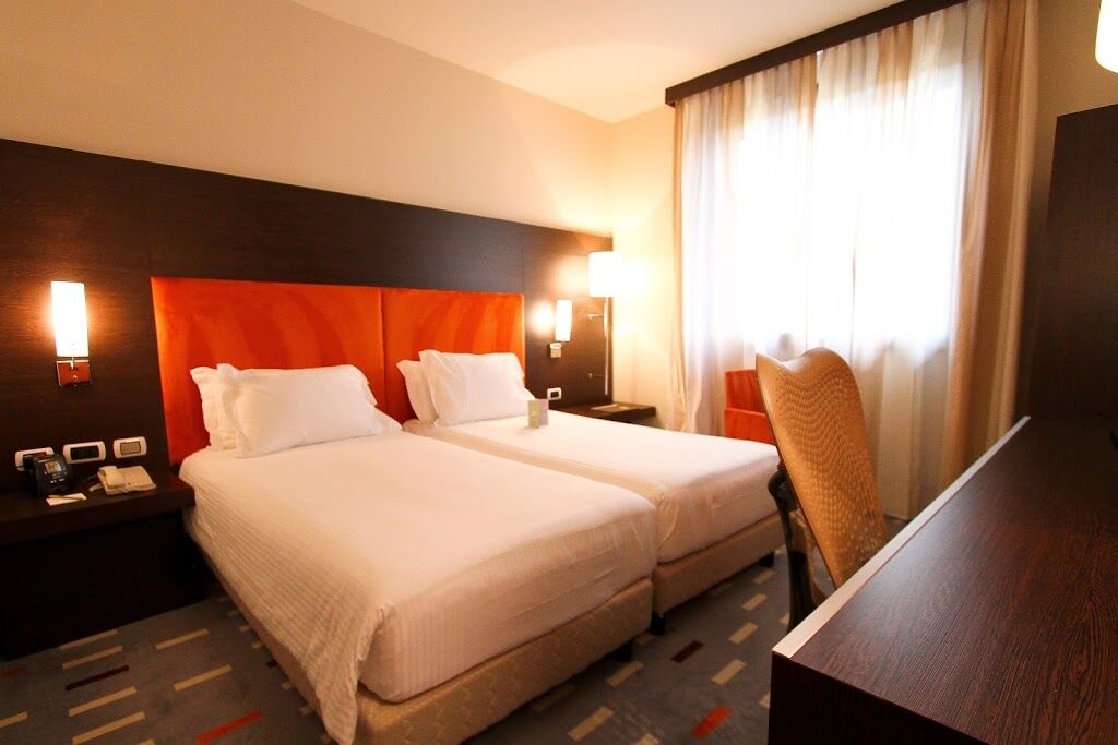 Dolce By Wyndham Milan Malpensa Hotel Сома Ломбардо Екстериор снимка